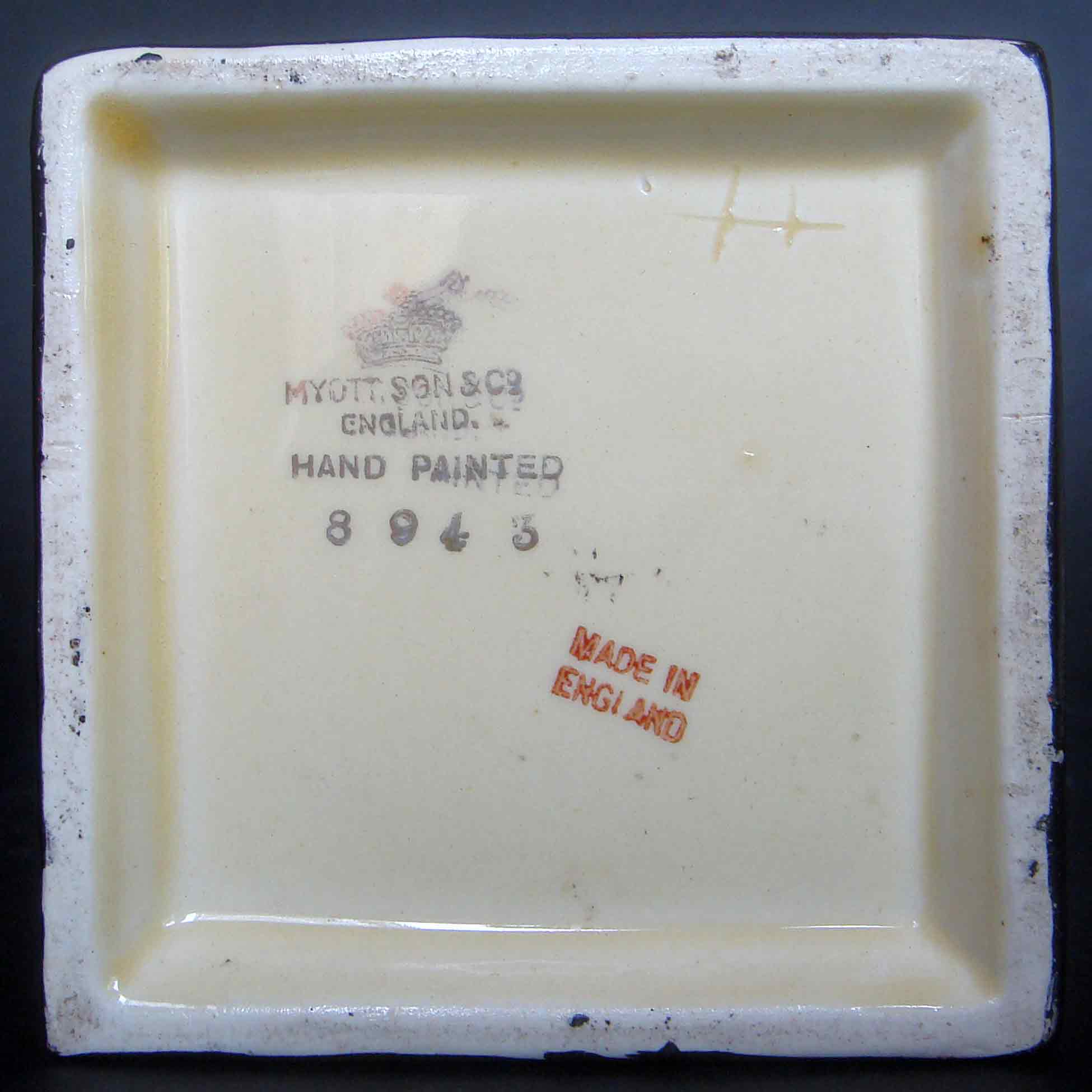 Myott Tower Vase 8943 (Liquorice Pattern)